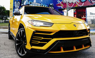 Lamborghini Urus Yellow on Black.