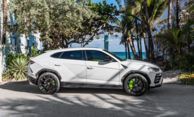 Lamborghini Urus White on Green.