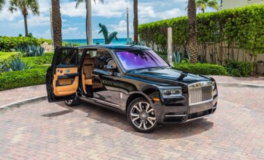 Rolls Royce Cullinan Black on Peanut Butter.