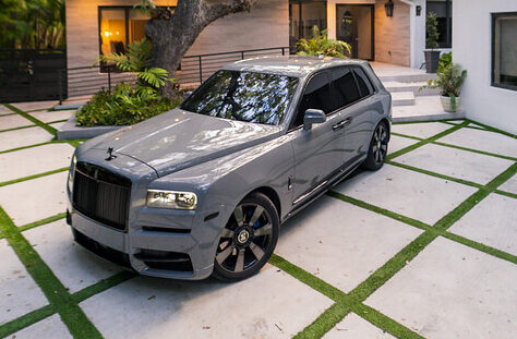 Rolls Royce Cullinan Grey on Blue