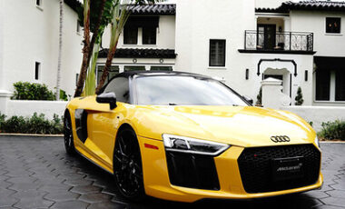 Audi R8 Yellow on Black