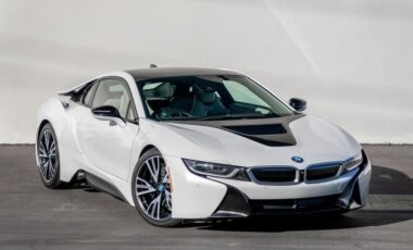 BMW I8 White on Black