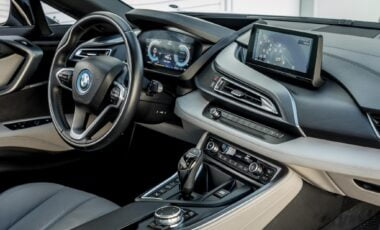 BMW I8 White on Black