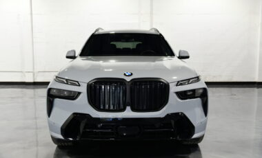 BMW X7M Gray on Black