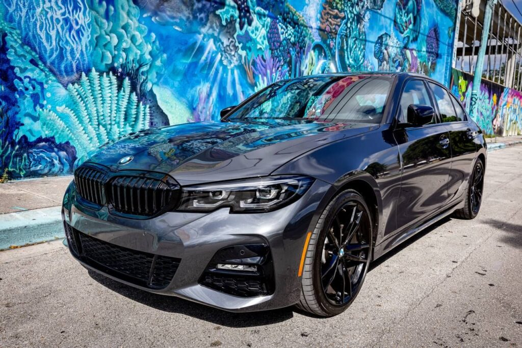 BMW 330iM Grey on Black