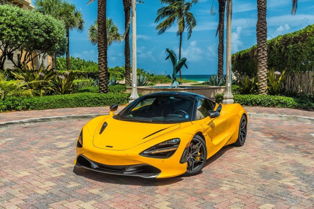 Mclaren 720s Yellow on Black
