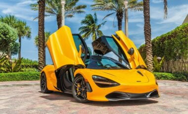 Mclaren 720s Yellow on Black