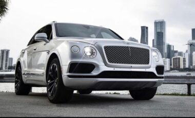 Bentley Bentayga Silver on Black