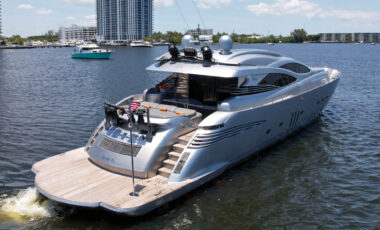 94′ Pershing Yacht