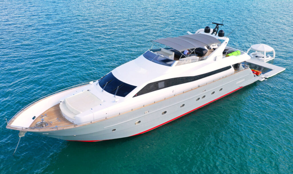 100′ Tecnomar Yacht