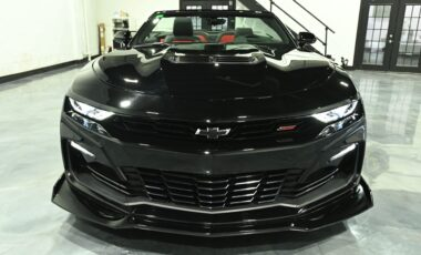 Chevrolet Camaro 2SS Black on Red